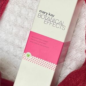 Mary Kay Botanical Effects Exfoliating Scrub with Pink Accent